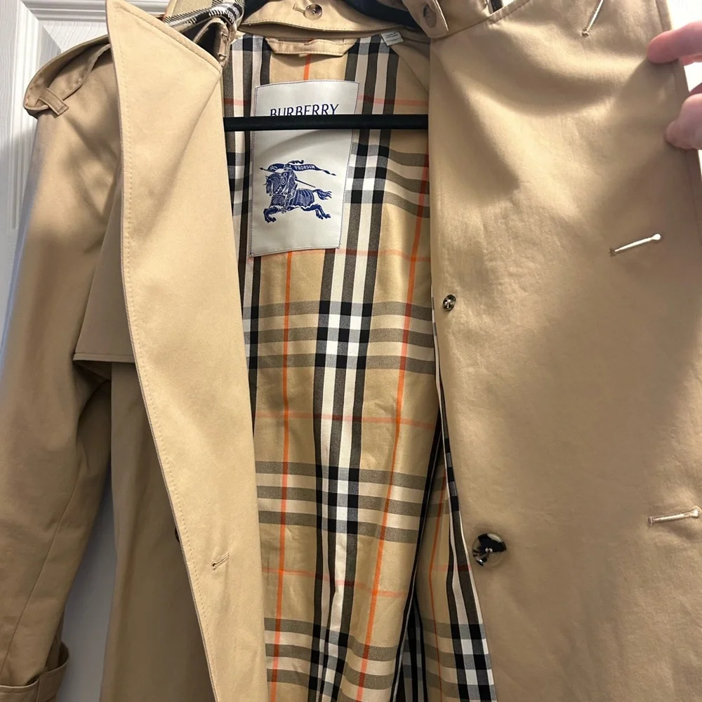 Burberry Beige Trench Coat with Classic Check Lining, less than 5 months old. - Picture 4 of 14